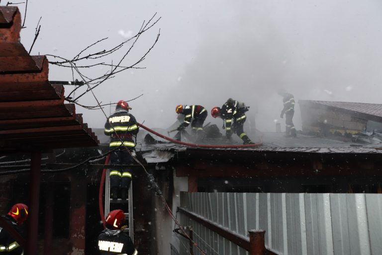 pompieri incendiu