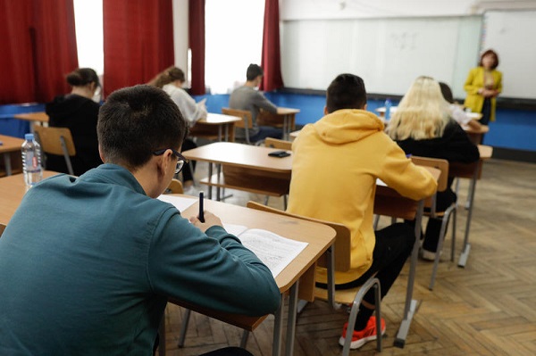 image-2024-04-23-27077996-41-elevi-examen